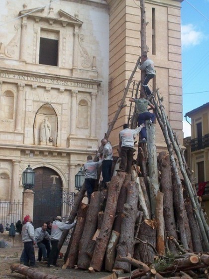 La Hoguera de Canals, la más grande del mundo.