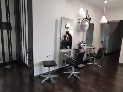 Ahora las peluquerías lucen más vacías. 